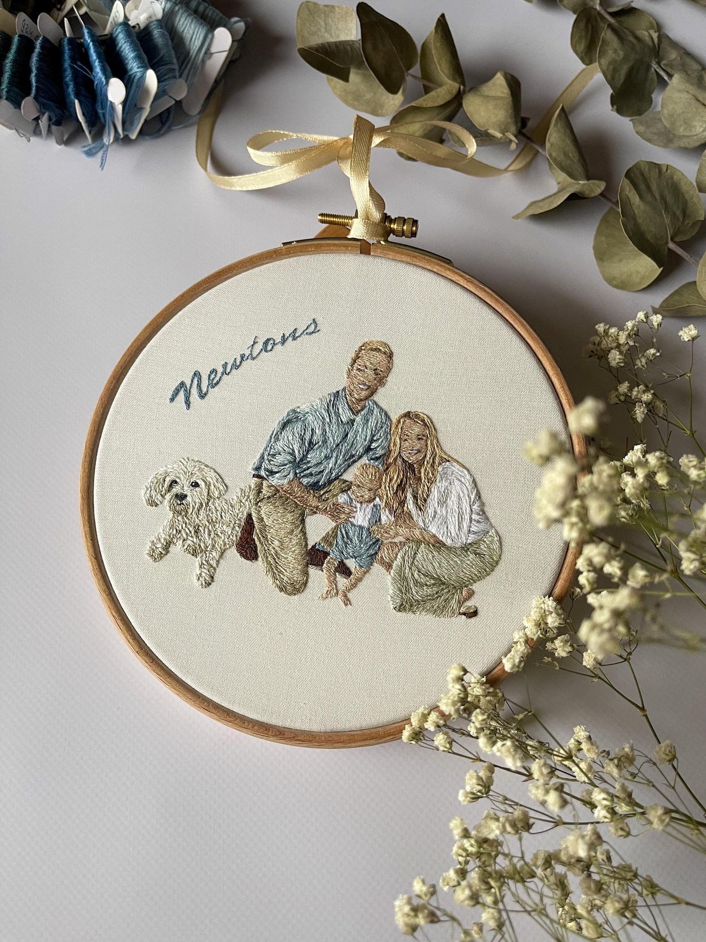 Custom embroidery family and dog hoop, family embroidery design, pet embroidery, custom dog portrait, family gift, hand embroidery portrait