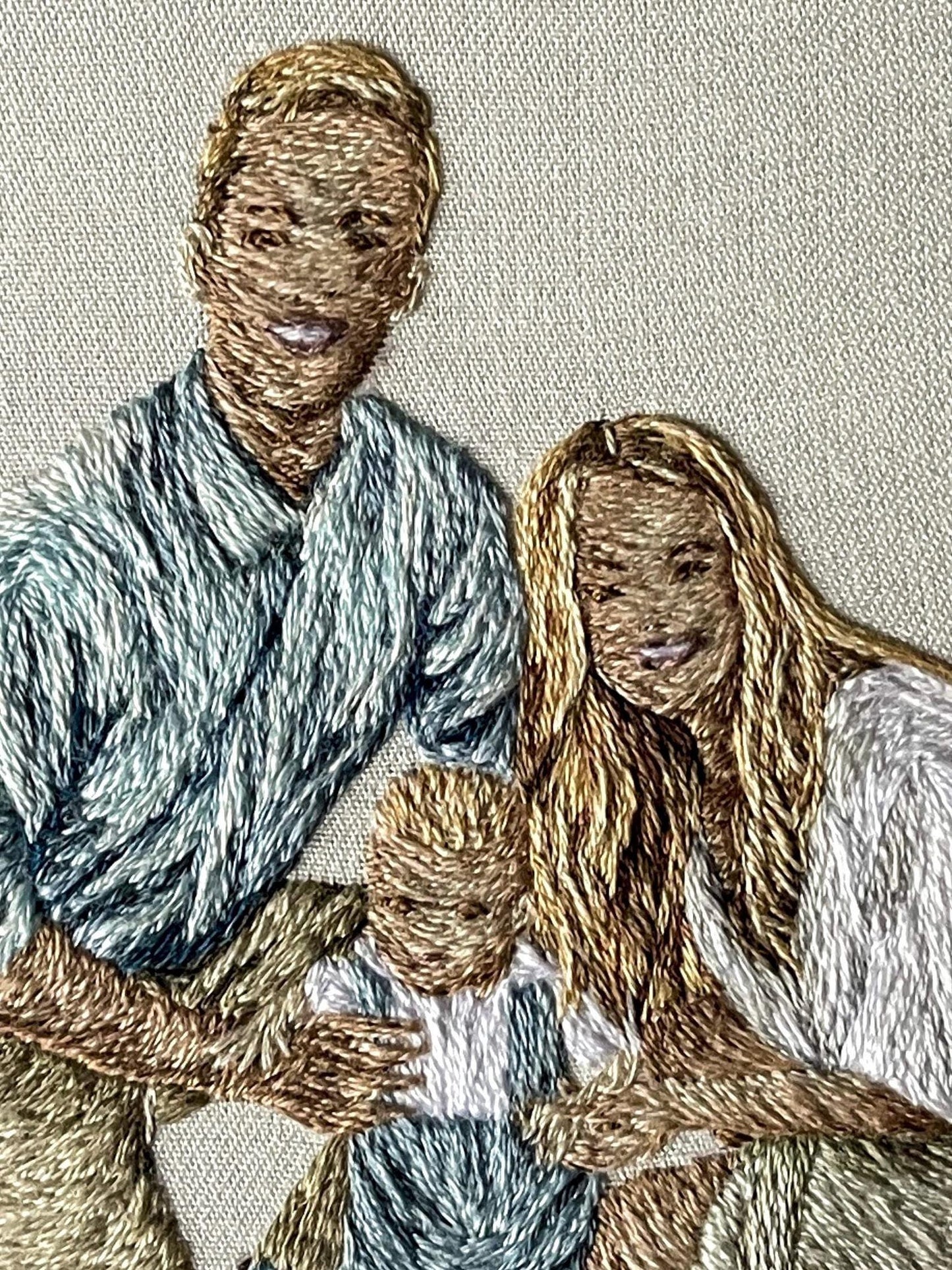 Custom embroidery family and dog hoop, family embroidery design, pet embroidery, custom dog portrait, family gift, hand embroidery portrait