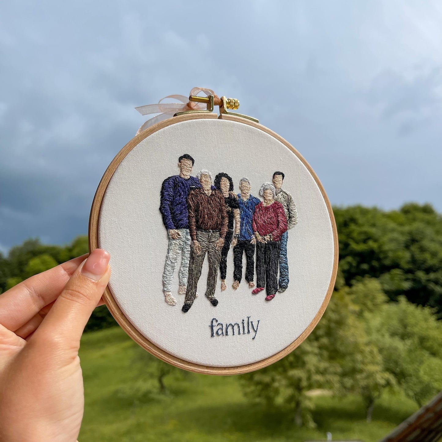 Personalized embroidery family photo hoop, family gift, family embroidery design, people embroidered, embroidery art