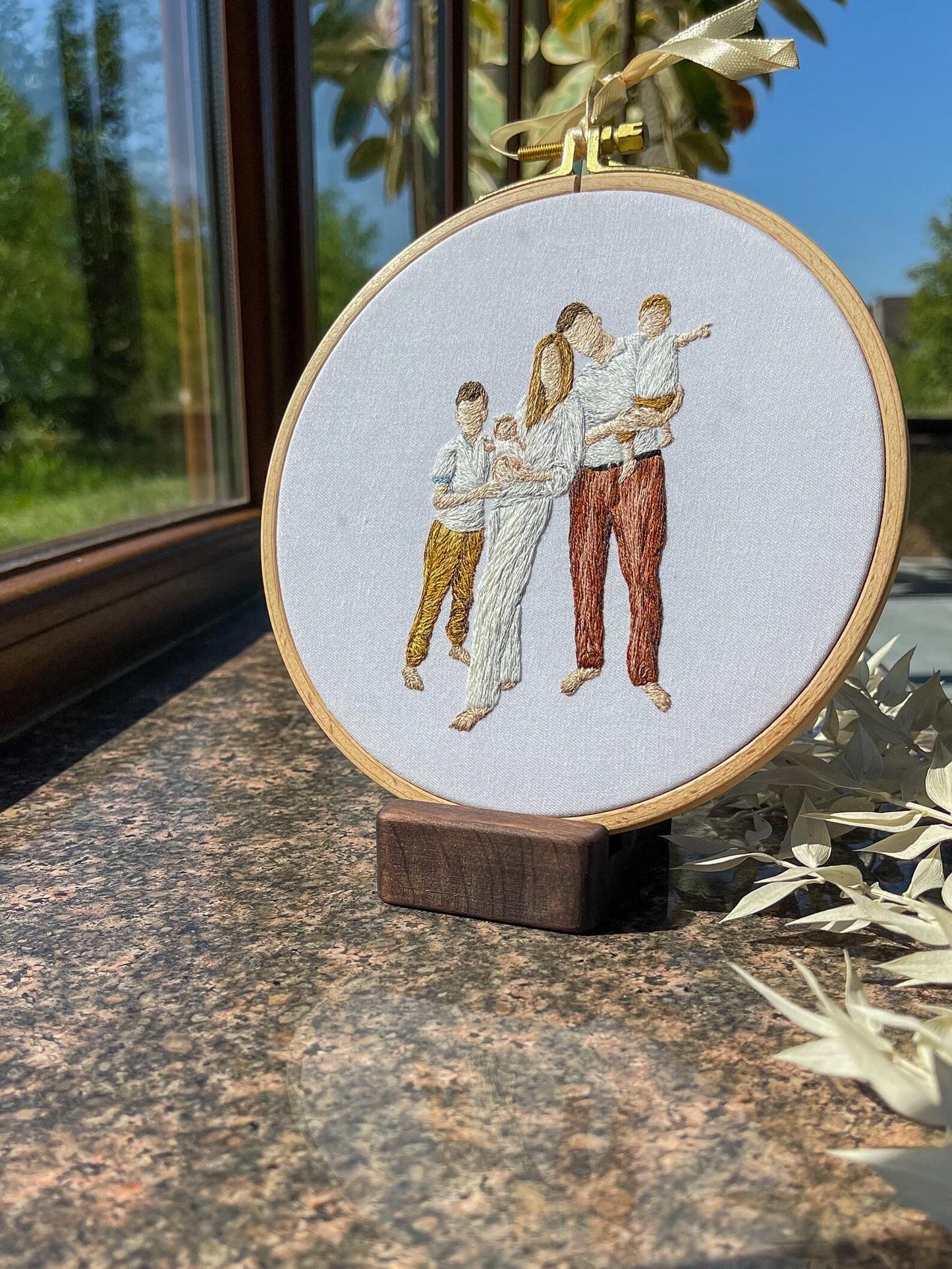 Family portrait embroidered, custom embroidery hoop, embroidered photo, people embroidery design, family embroidered gift