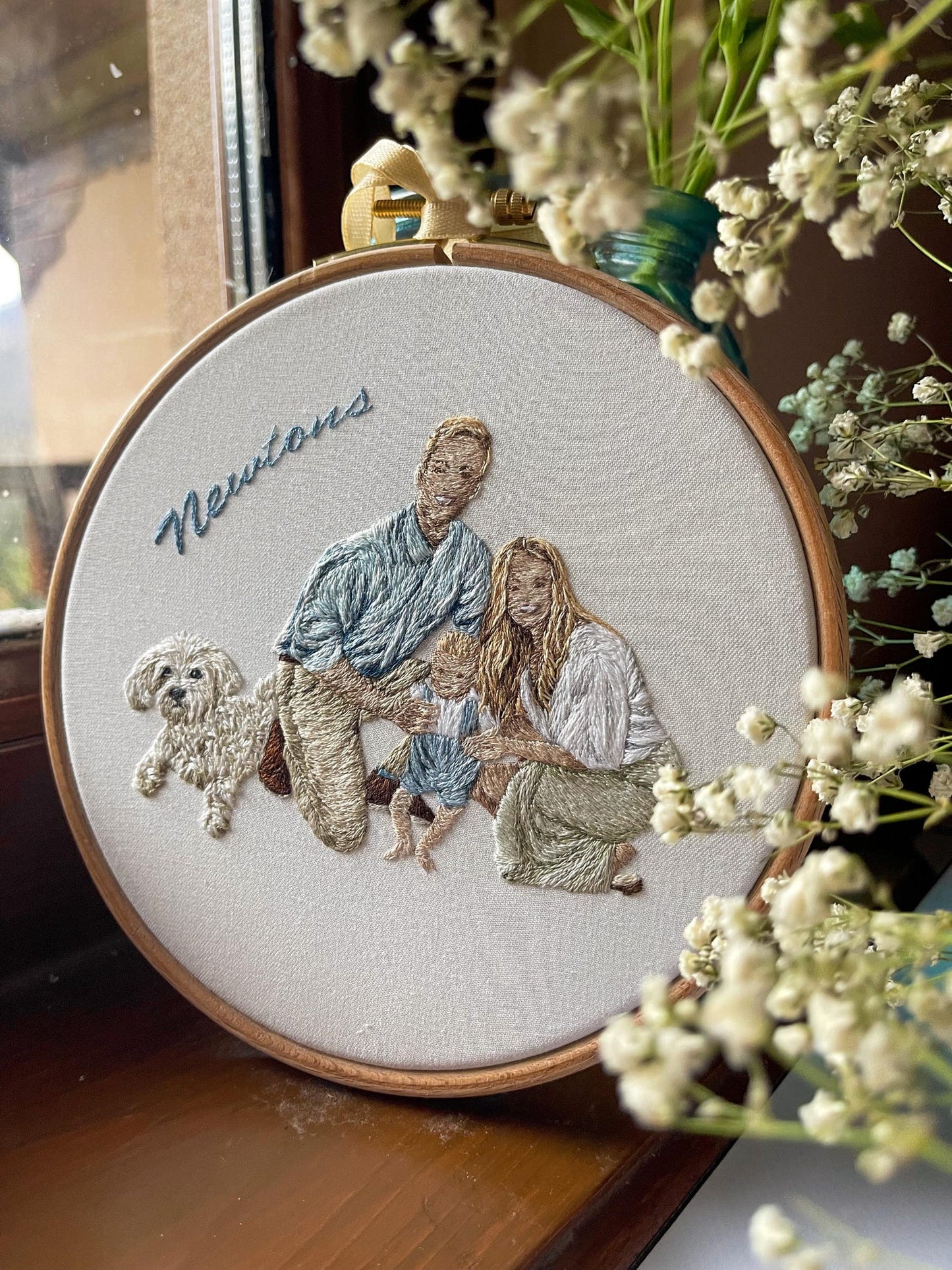 Custom embroidery family and dog hoop, family embroidery design, pet embroidery, custom dog portrait, family gift, hand embroidery portrait