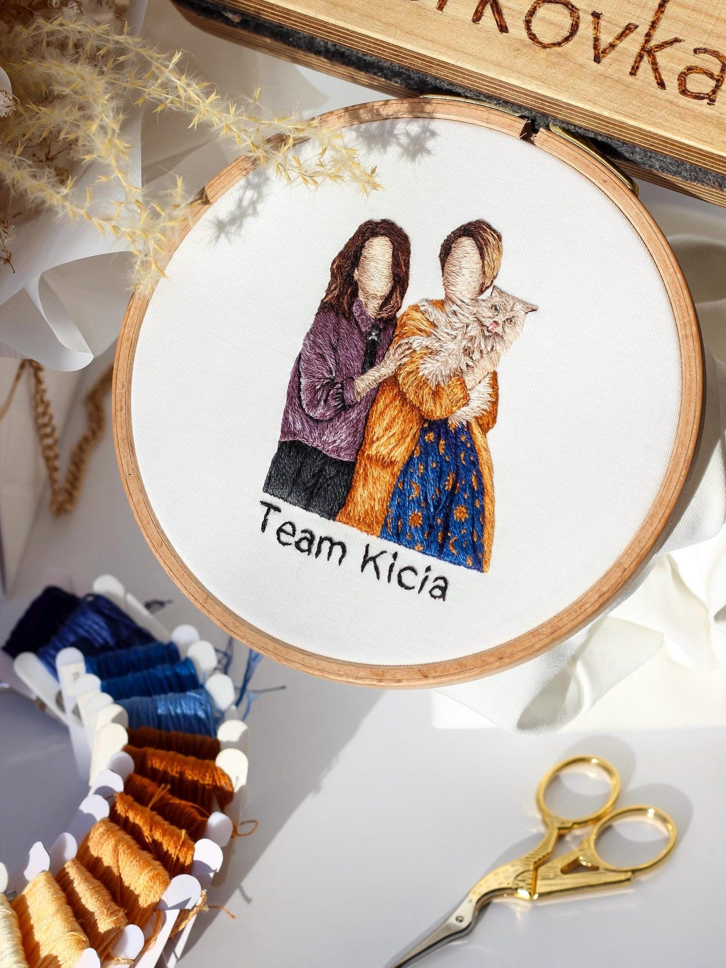 People portrait embroidered hoop, embroidered photo, people embroidery design, cat embroidery, embroidery portrait, pet embroidered gift