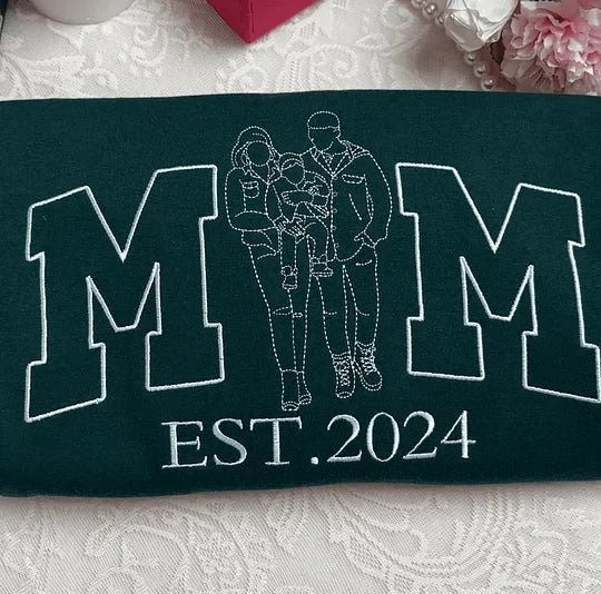 Personalized Family Sweatshirt – Custom Portrait with Names for Mom & Dad
