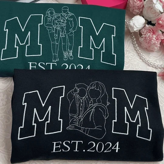 Personalized Family Sweatshirt – Custom Portrait with Names for Mom & Dad