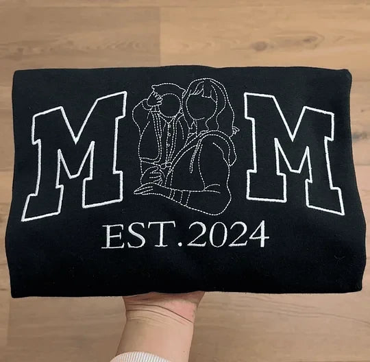 Personalized Family Sweatshirt – Custom Portrait with Names for Mom & Dad