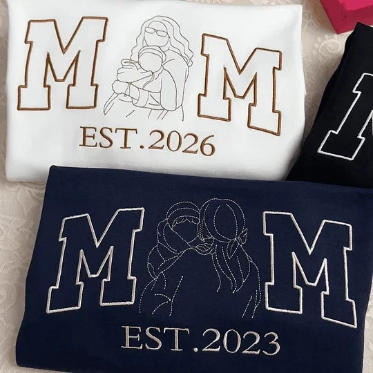 Personalized Family Sweatshirt – Custom Portrait with Names for Mom & Dad