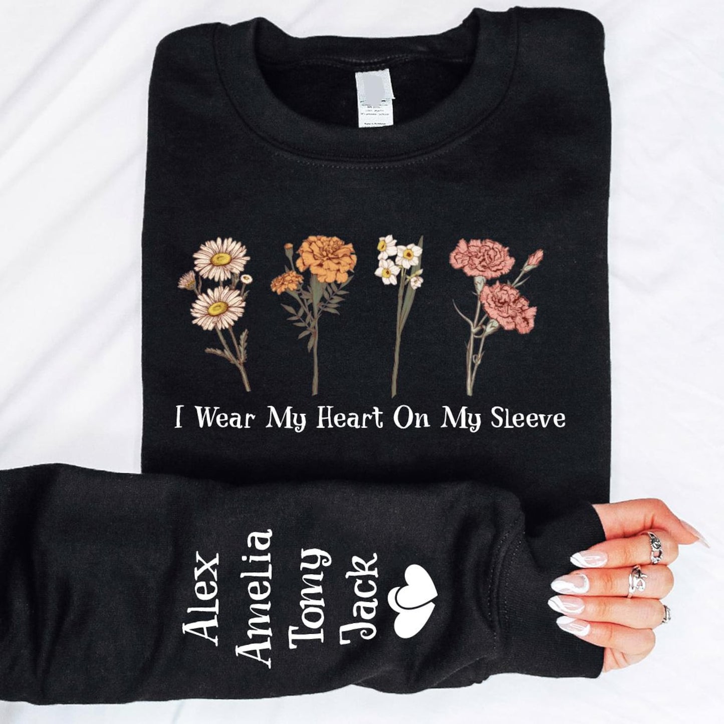 Floral Name Sweatshirt – Customizable with Birth Month Flowers & Names