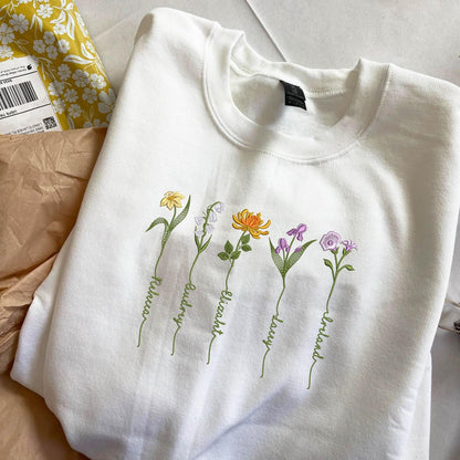 Custom Family Birth Flower Sweatshirt – Thoughtful Gift for Mom or Nana
