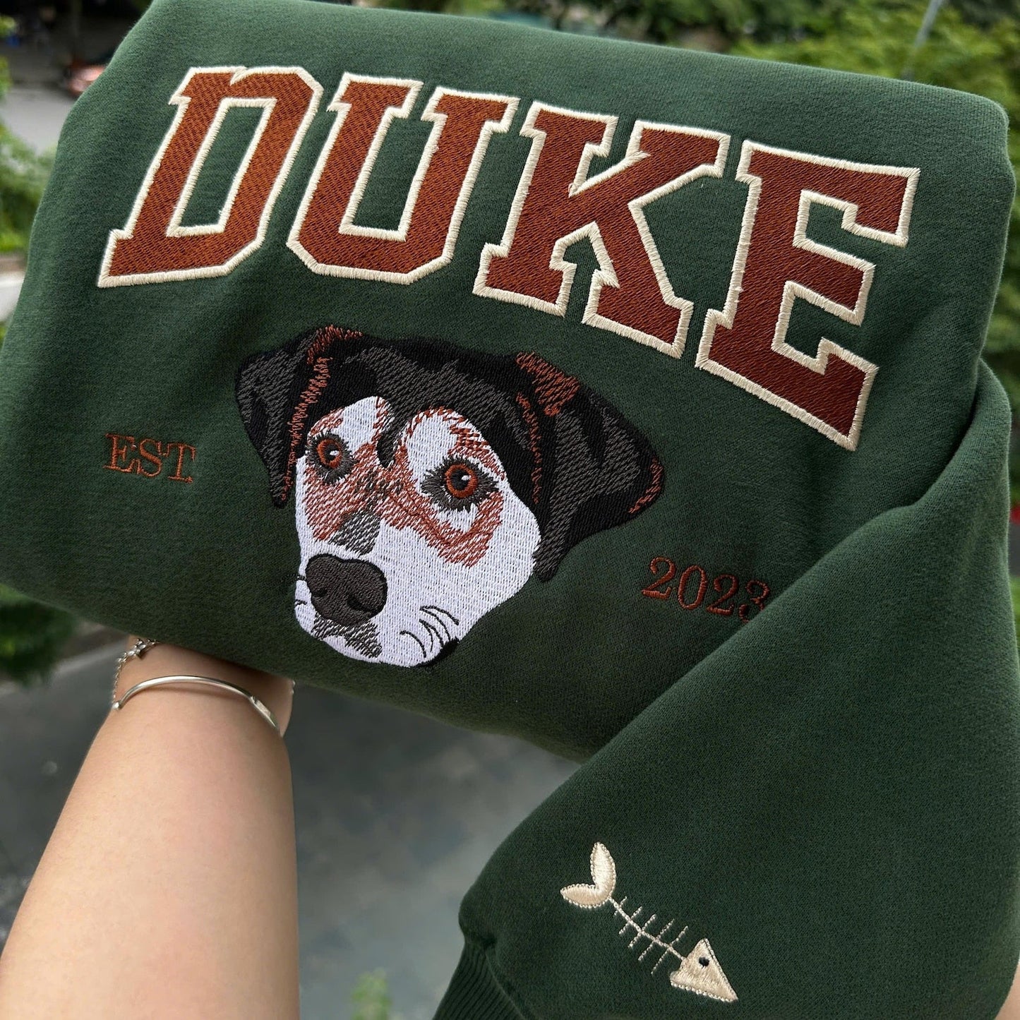 Personalized sweatshirt with embroidery of your pet's portrait, embroidered dog college crewneck in comfortable colors, personalized hoodie with embroidery of your dog's face from photo